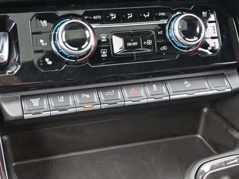 Used 2024 GMC Sierra 3500 AT4 w/ AT4 Premium Plus Package image 25