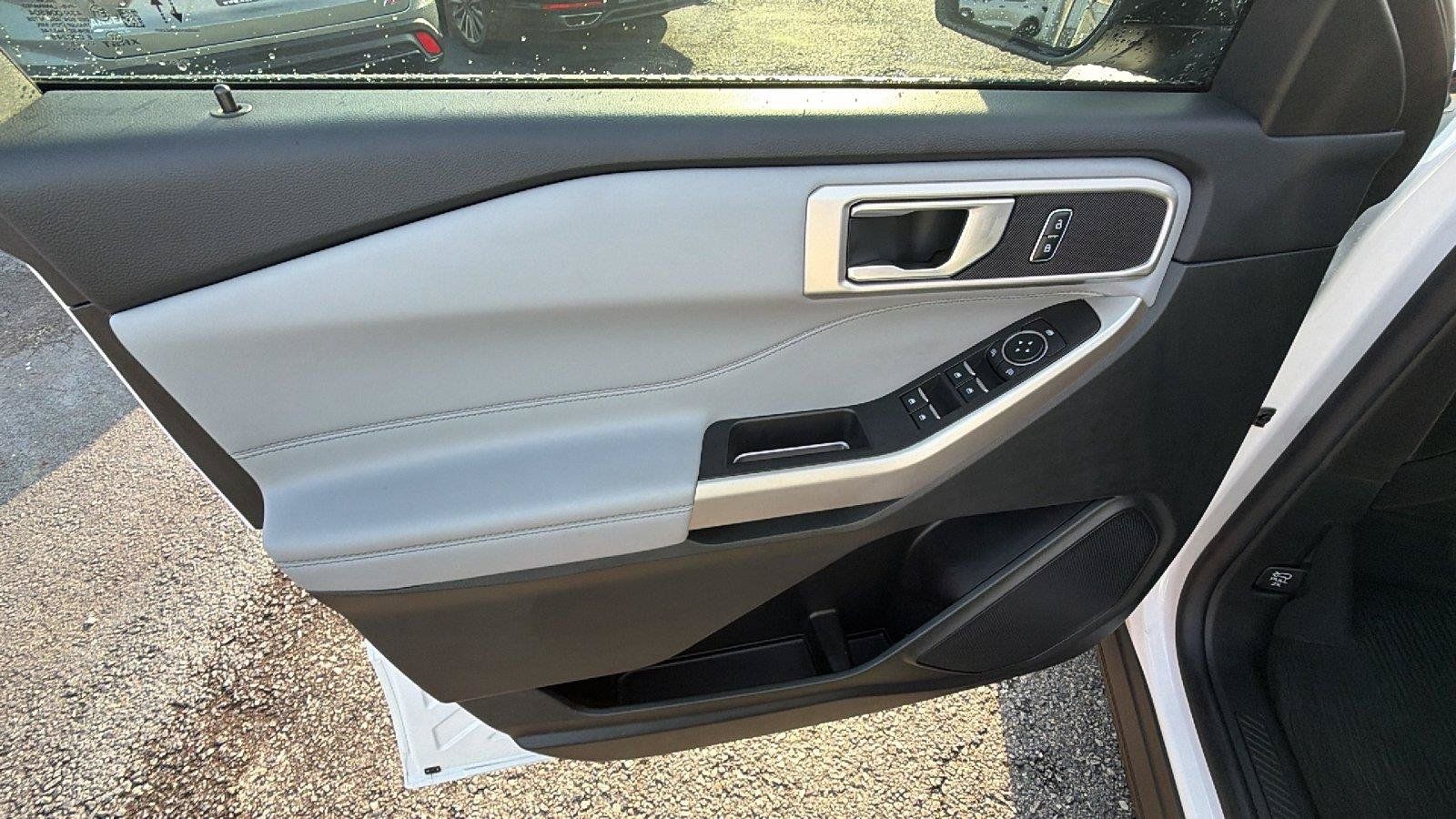 Used 2023 Ford Explorer XLT w/ Equipment Group 202A RWD image 15
