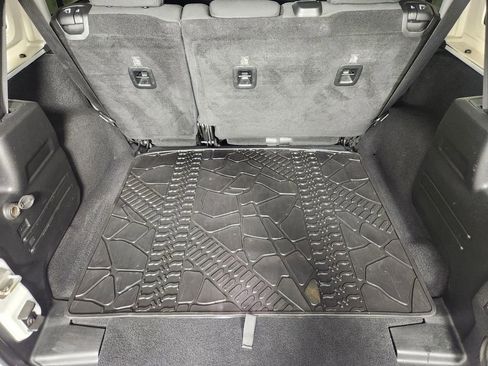 Used 2018 Jeep Wrangler Unlimited Sport image 14