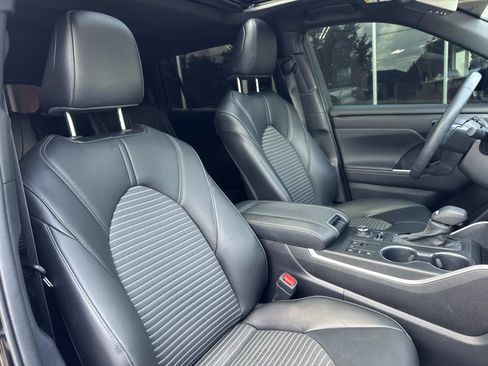 Used 2024 Toyota Highlander XSE image 9