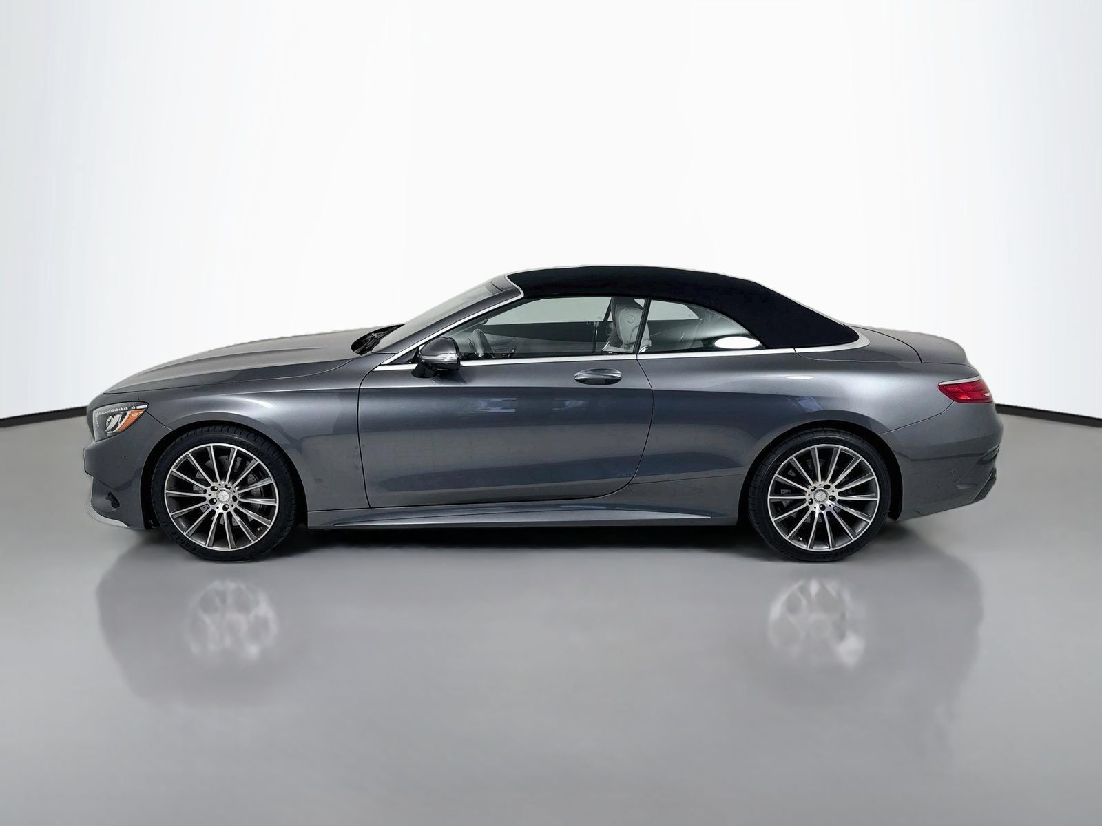 Used 2017 Mercedes-Benz S 550 Cabriolet image 4