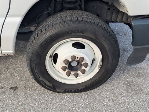 Used 2023 Ford E-350 and Econoline 350 Super Duty w/ Driver's Safety Package image 17