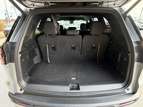 Used 2025 GMC Acadia Elevation image 4