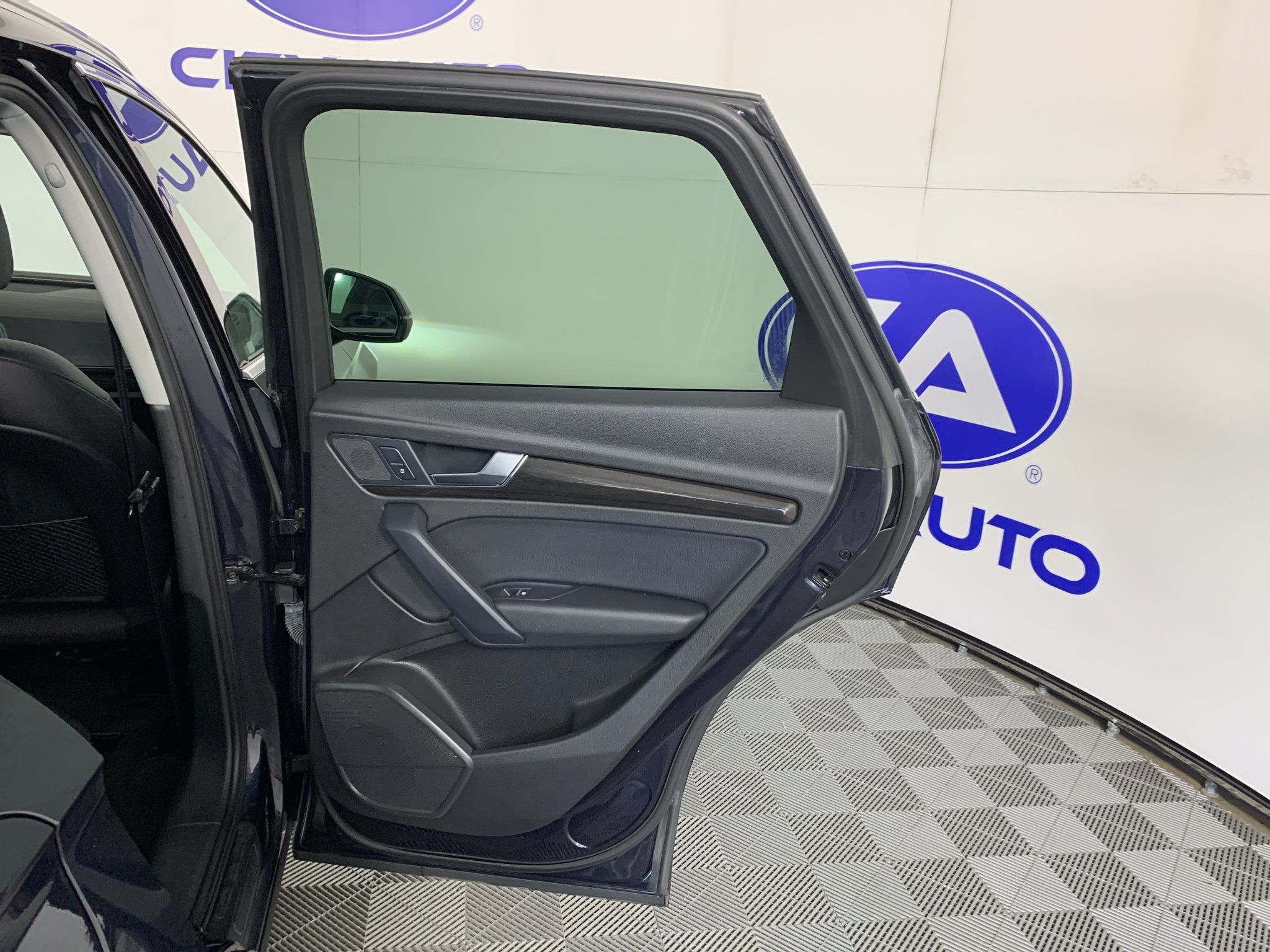 Used 2018 Audi Q5 2.0T Premium Plus w/ Premium Plus Package AWD/4WD image 34