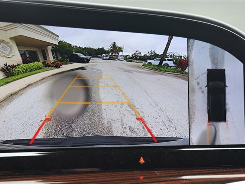 Used 2023 Cadillac Escalade Premium Luxury image 28