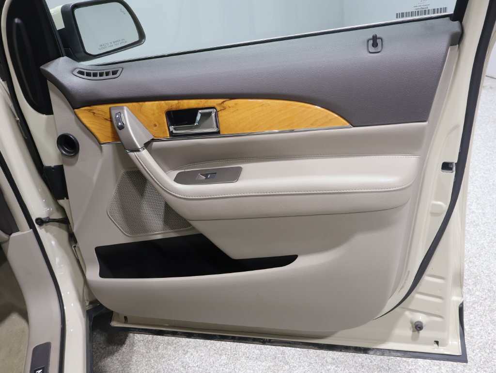 Used 2015 Lincoln MKX AWD w/ Equipment Group 101A image 24