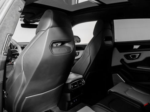 Used 2022 Lamborghini Urus AWD image 36