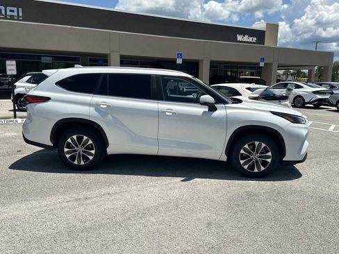 Used 2023 Toyota Highlander XLE FWD image 5