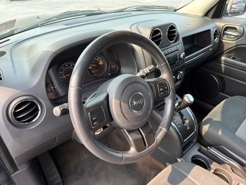 Used 2014 Jeep Patriot Latitude AWD/4WD image 15
