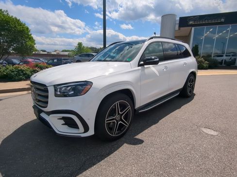 Used 2025 Mercedes-Benz GLS 450 4MATIC image 7