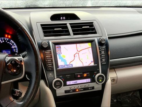 Used 2014 Toyota Camry XLE image 6