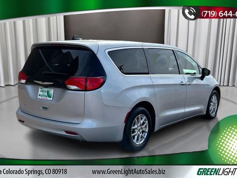 Used 2023 Chrysler Voyager LX FWD image 5
