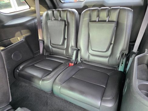 Used 2013 Ford Explorer XLT image 24