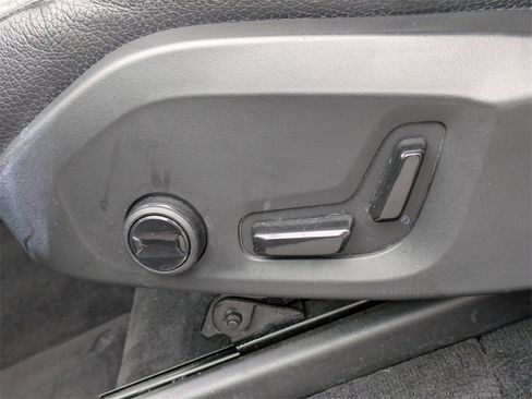 Certified 2022 Volvo XC90 T6 Momentum image 27