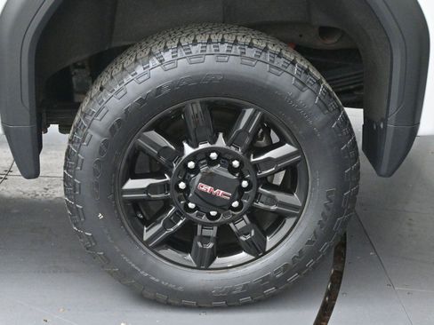 Used 2024 GMC Sierra 2500 AT4 w/ Technology Package AWD/4WD image 36