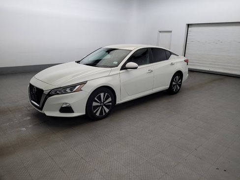 Used 2022 Nissan Altima 2.5 SV AWD/4WD image 2