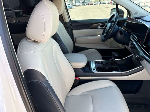Used 2025 Kia Carnival SX Prestige FWD image 18