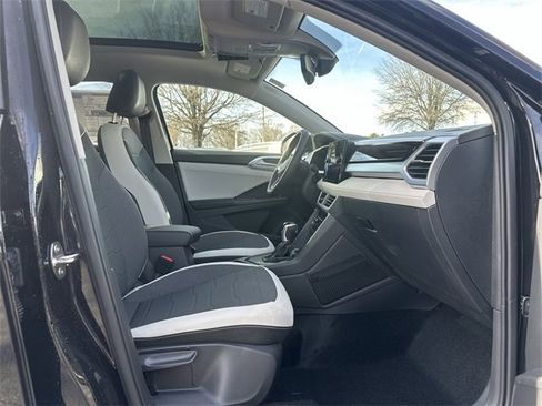 New 2026 Volkswagen Taos SE image 24