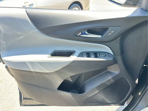 Used 2019 Chevrolet Equinox LS FWD image 19