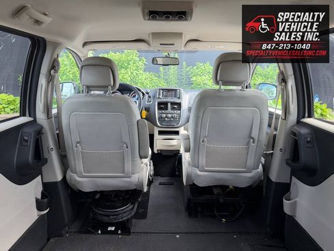 Used 2016 Dodge Grand Caravan SXT w/ UConnect Hands-Free Group FWD image 30