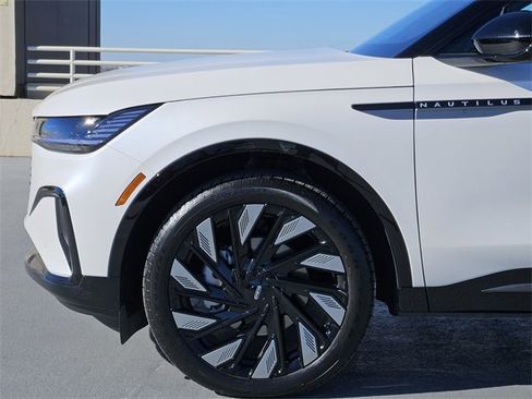 New 2026 Lincoln Nautilus Reserve w/ Jet Appearance Package image 9