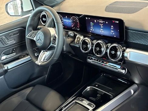New 2026 Mercedes-Benz GLB 250 4MATIC image 23