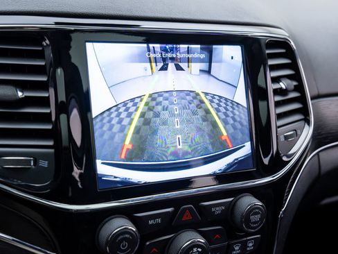 Used 2020 Jeep Grand Cherokee Summit image 23