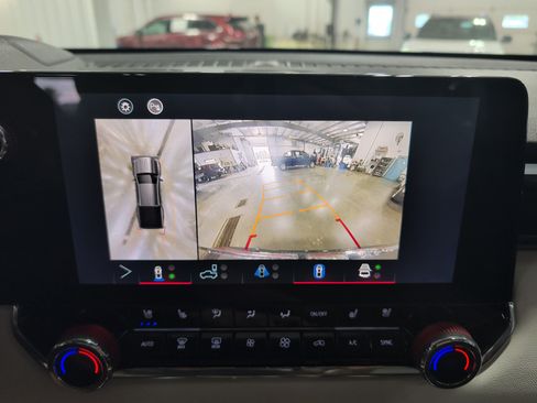 Used 2024 GMC Canyon AT4X AWD/4WD image 13