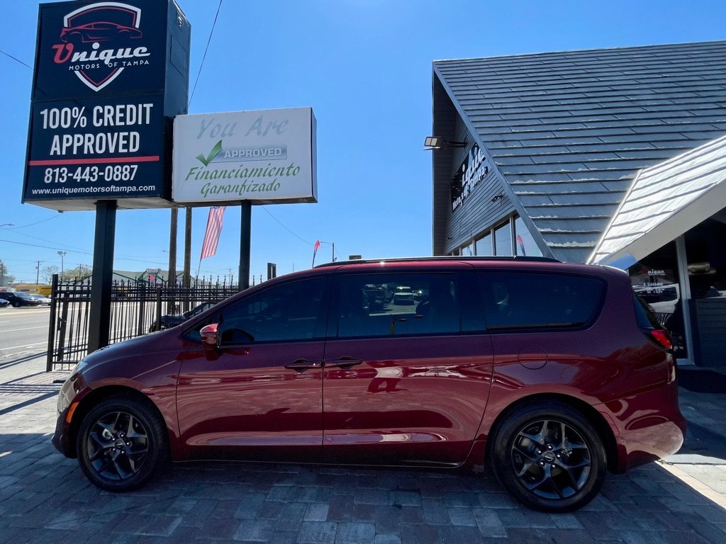 Used 2018 Chrysler Pacifica Touring-L w/ Premium Audio Group FWD image 39