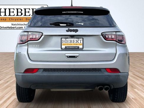 Used 2019 Jeep Compass Latitude FWD image 3