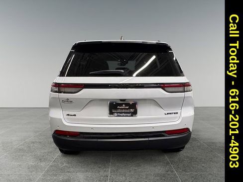 Used 2023 Jeep Grand Cherokee Limited w/ Black Appearance Package image 23