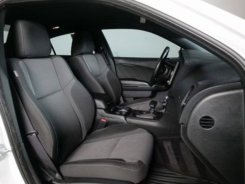 Used 2019 Dodge Charger SXT image 3