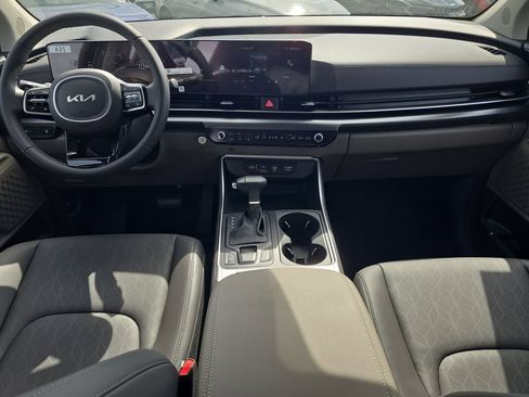 New 2026 Kia Carnival FWD image 12