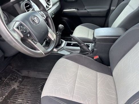 Used 2020 Toyota Tacoma TRD Off-Road image 11