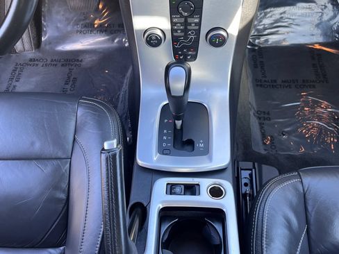 Used 2011 Volvo C70 T5 FWD image 12
