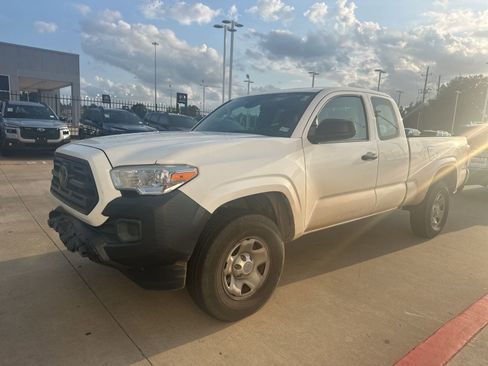 Used 2018 Toyota Tacoma SR RWD image 1