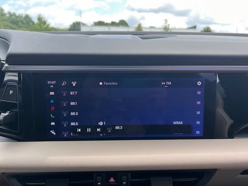 Used 2025 Porsche Macan Electric w/ Premium Package RWD image 25