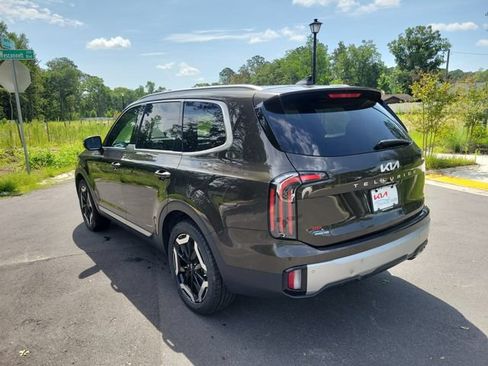 Used 2024 Kia Telluride EX FWD image 3