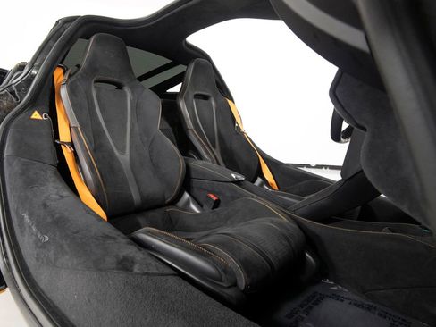 Used 2025 McLaren 750S RWD image 32