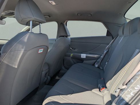 Used 2025 Hyundai Elantra Sport FWD image 14