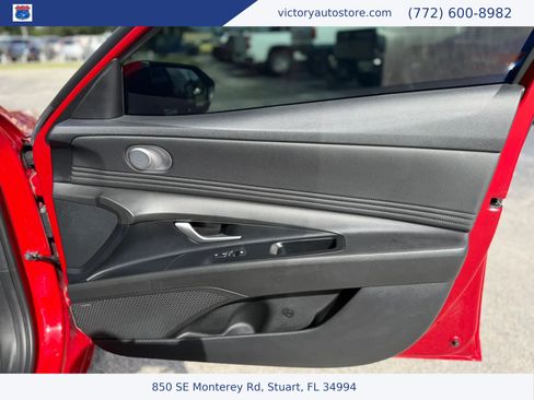 Used 2023 Hyundai Elantra Limited FWD image 40
