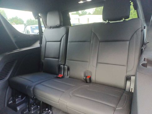 Used 2022 Chevrolet Tahoe Z71 w/ Z71 Off-Road Package image 32