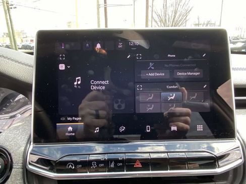 Used 2024 Jeep Compass Latitude image 15