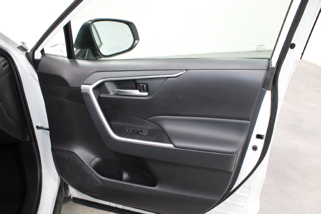Used 2025 Toyota RAV4 XLE AWD/4WD image 23
