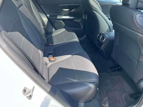 Used 2024 Mercedes-Benz GLC 300 4MATIC image 19