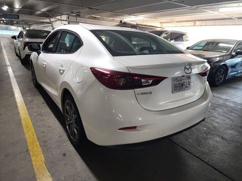 Used 2018 MAZDA MAZDA3 Touring FWD image 4