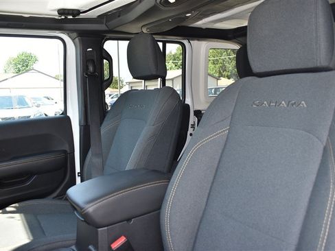 Used 2024 Jeep Wrangler Unlimited Sahara w/ Technology Group AWD/4WD image 12