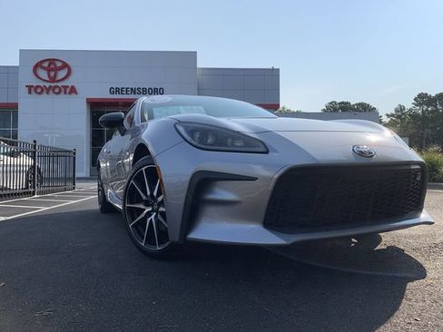 Used 2024 Toyota GR86 RWD image 2