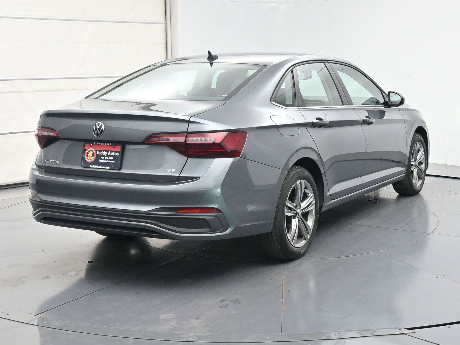 Certified 2023 Volkswagen Jetta SE FWD image 21