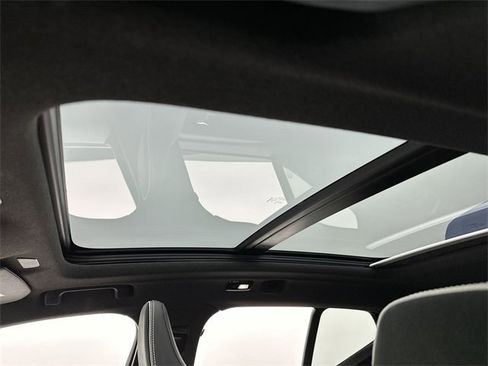 Certified 2025 Volvo XC40 B5 Plus image 22